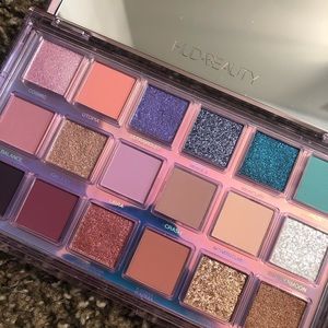 HUDA BEAUTY MERCURY RETROGRADE EYESHADOW PALETTE